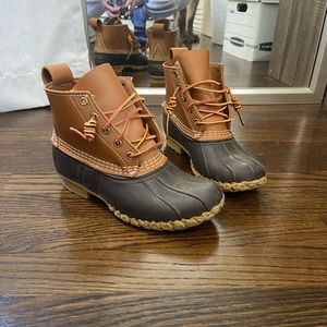 Size 7 mini bean boots